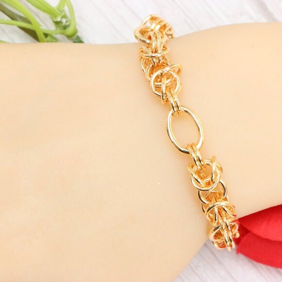 "Trendy Handmade Bracelet – A Thoughtful Gift for Girls & Women | UNVRC1623 - Picture 9 of 10